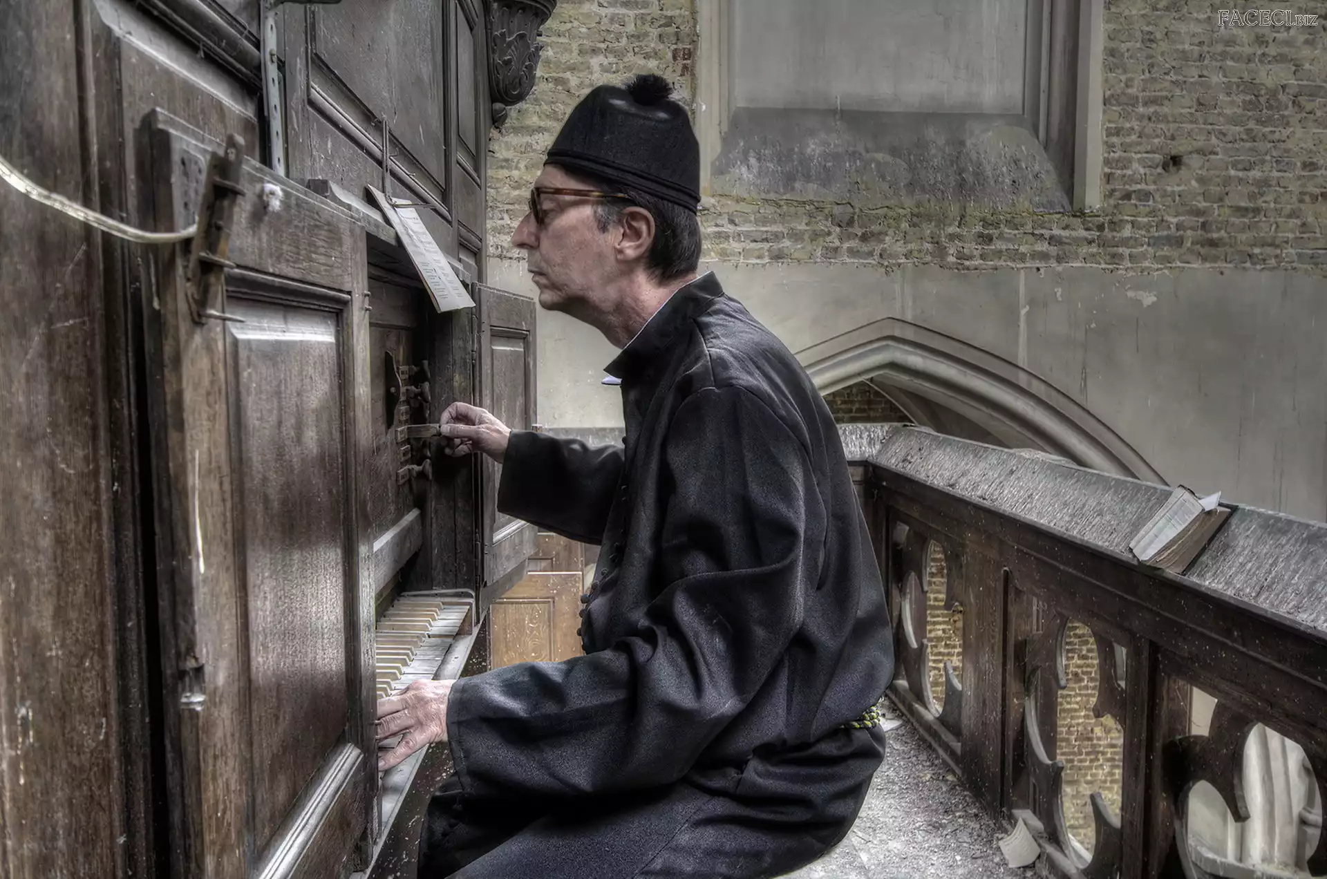 Organy, Sutanna, Ksiądz, Mężczyzna, Biret